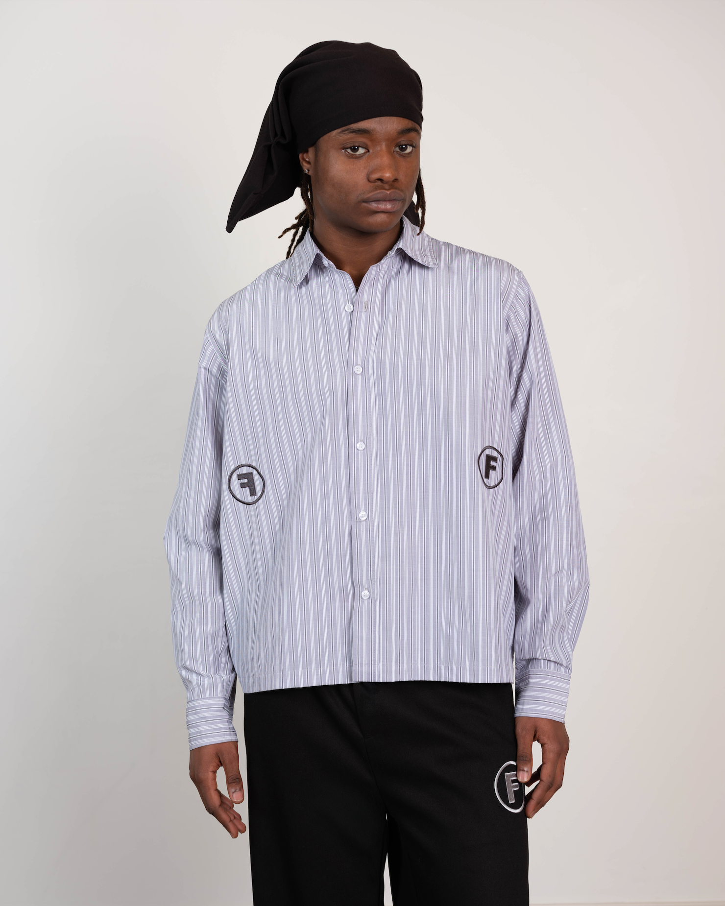 striped f circle shirt grey